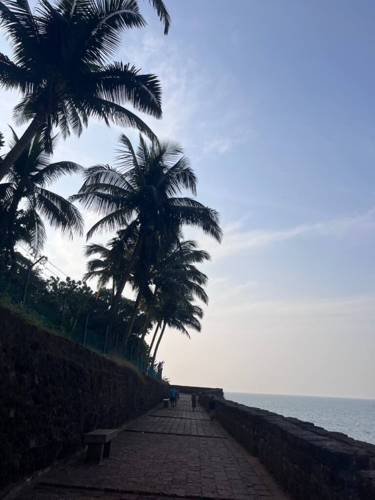 Кандолим, Гоа, фортом Агуада.